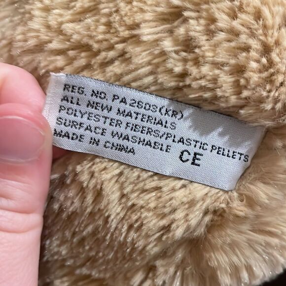 F.A.O. Schwarz Boy Bear with Red Winter Hat Collectable NWT 17” long Excellent … - Picture 6 of 7